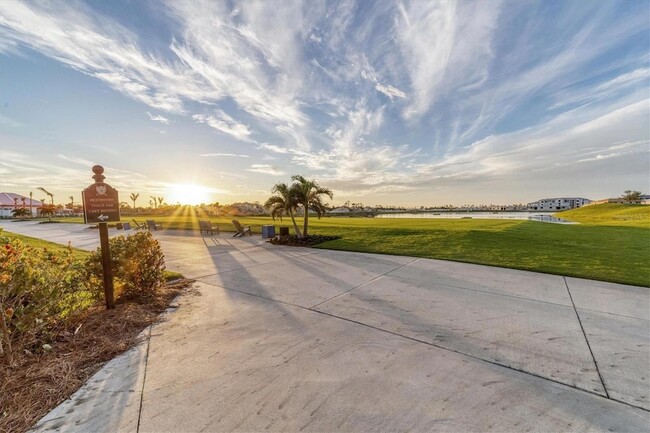 Building Photo - 14071 Heritage Landing Blvd