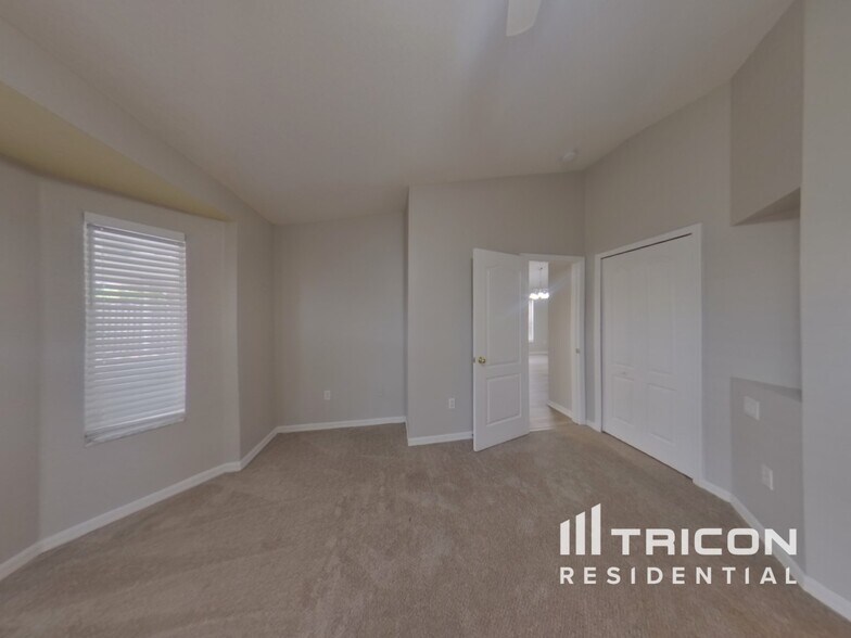 Building Photo - 10435 Blackmore Dr