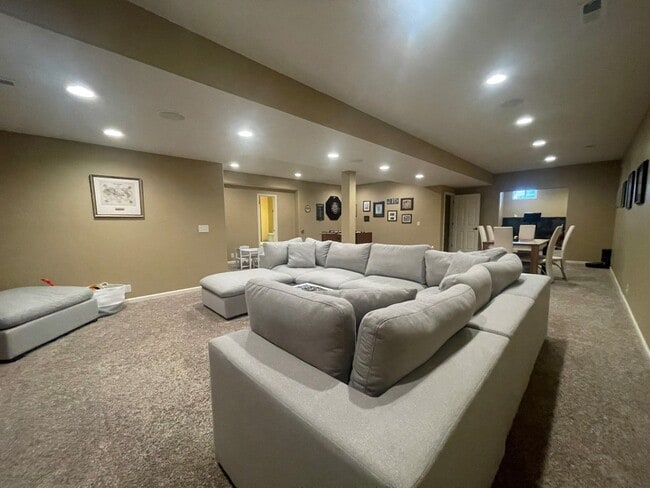 Building Photo - Ranch in Shadow Lake Papillion