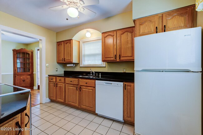 Building Photo - 442 Bauer Ave