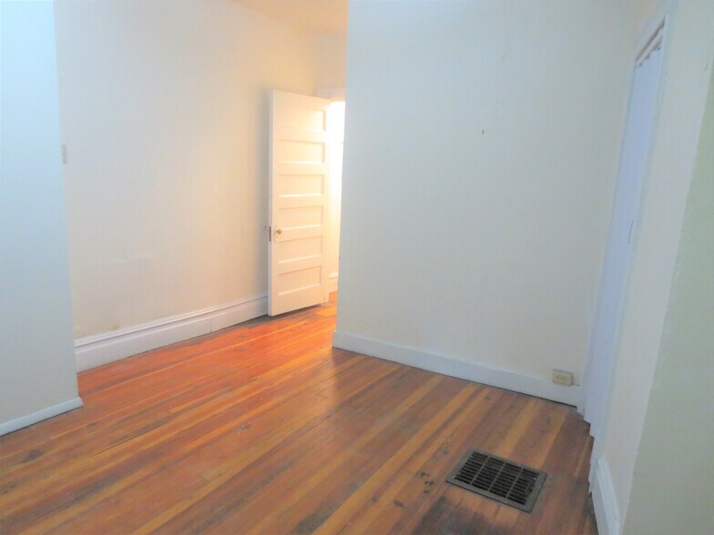 Building Photo - 5704 Darlington Rd