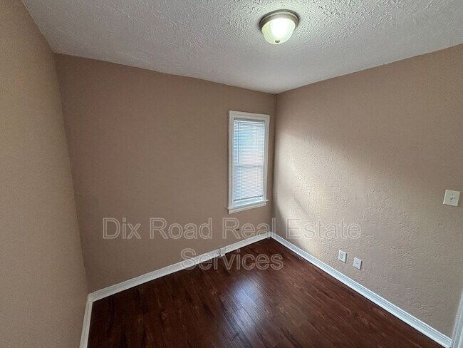 Building Photo - 1706 Meadow Ave