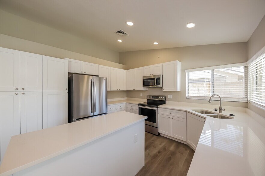 Building Photo - 4337 W Avenida Del Sol