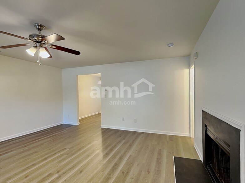Building Photo - 5620 Bolitar Dr