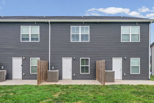 Building Photo - Two Bedroom with Garage!