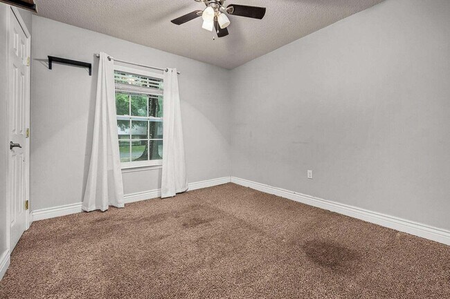 Building Photo - 202 Brittany Ln