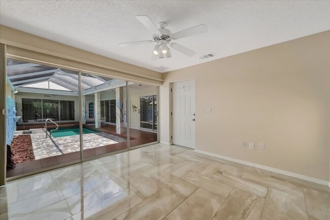 Building Photo - 3BR/2.5BA Private Pool Home | Chestnut Creek Community in Venice