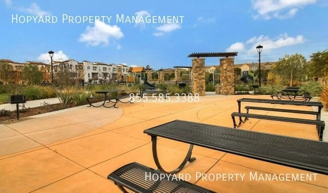 Building Photo - 215 Siderno Ct