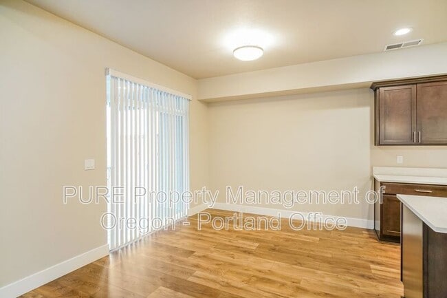 Building Photo - 1788 NE Gilbert Ln