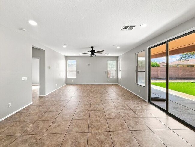 Building Photo - Spacious Chandler Home with RV Gate & 3-Car Garage!