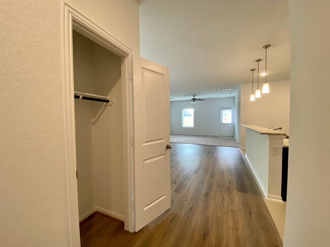 Building Photo - Stunning 4/2 Brand New Home in Kyle!