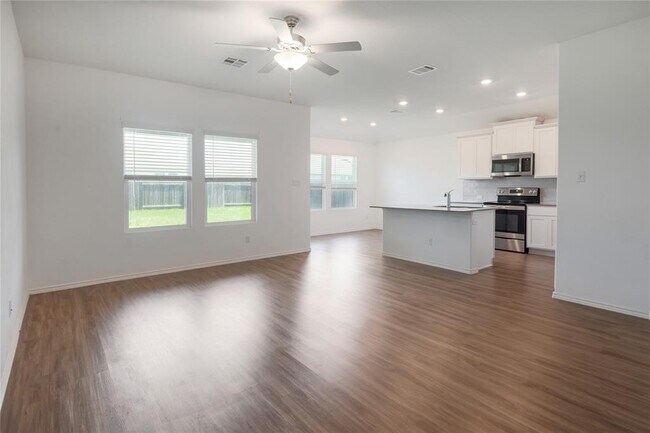 Building Photo - 421 Bluejack Wy