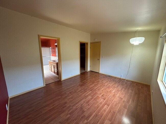 Building Photo - 554 Sanford Ave