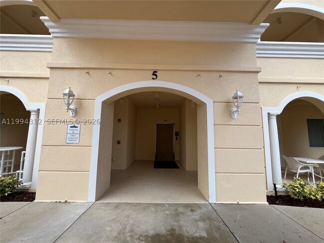 Building Photo - 5 FL-5