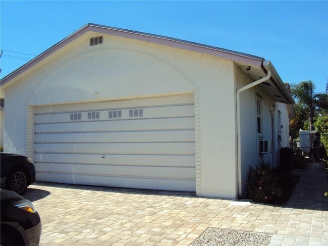 Building Photo - 10132 Windtree Ln