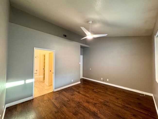 Building Photo - Bright and Open 3 Bedroom Home in Murrieta...