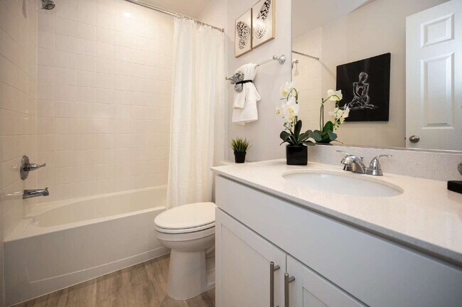Building Photo - Spacious 3-Bedroom Rental in Sought-After ...