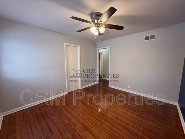 Building Photo - 513 James Dr