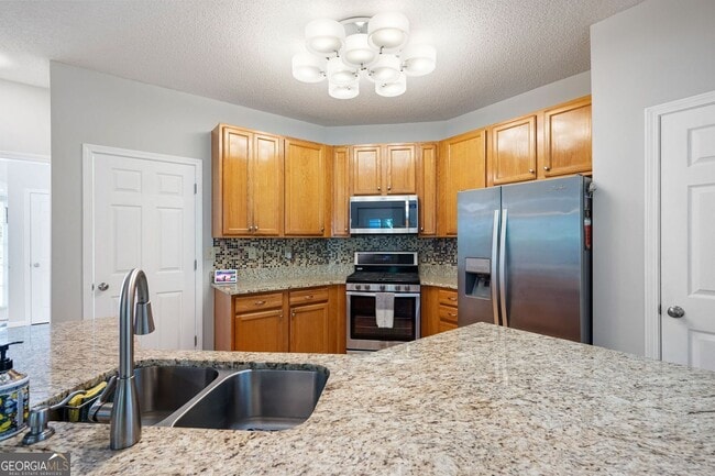 Building Photo - 821 Soaring Dr NE