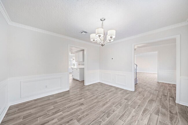 Building Photo - Gorgeous 4 bed/2.5 bath two story home in ...