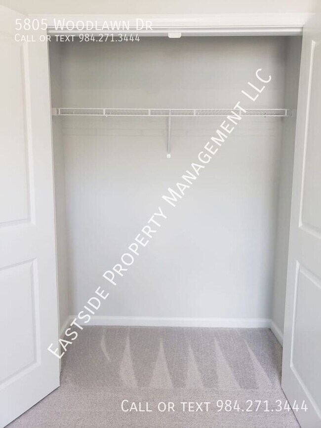 Building Photo - 5805 Woodlawn Dr