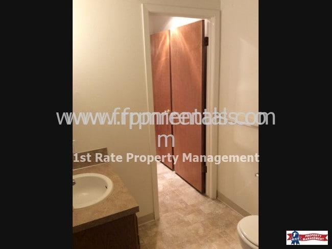 Building Photo - 1480 N Hartman St