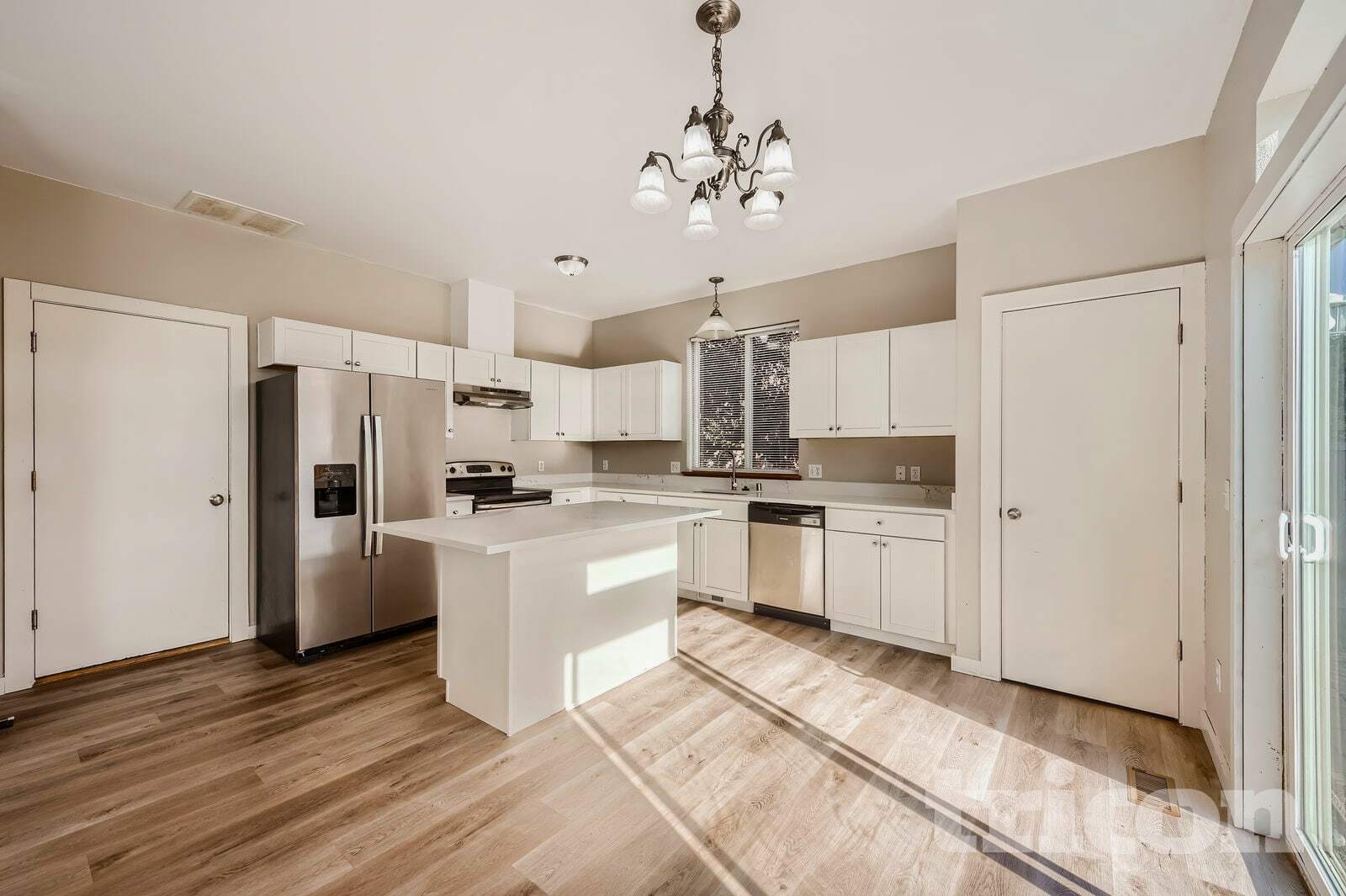 Building Photo - 1222 193rd St E