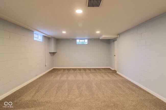 Building Photo - 5608 Indianola Ave