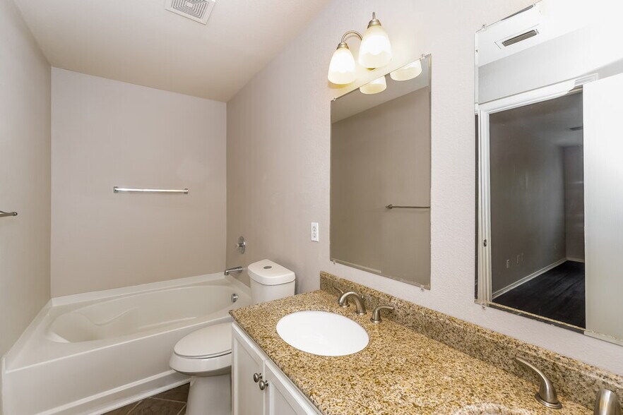 Building Photo - 1708 Diamond Lake Trail