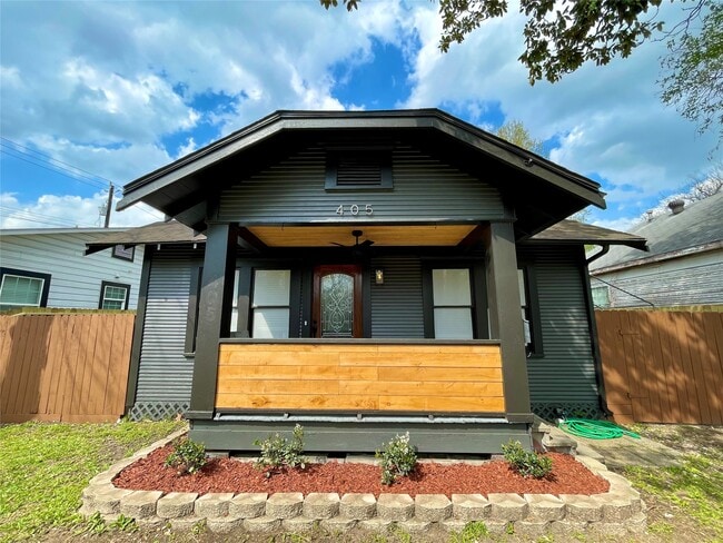 Building Photo - 405 E 28th St