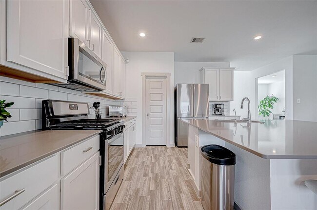 Building Photo - 6911 Amber Clf Ln