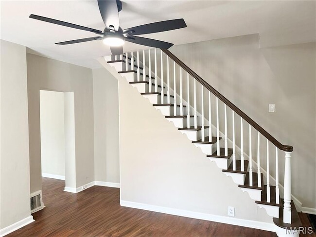 Building Photo - 1928 Macklind Ave