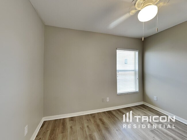 Building Photo - 31136 Whinsenton Dr