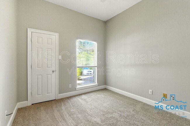 Building Photo - 11360 Creek Dr