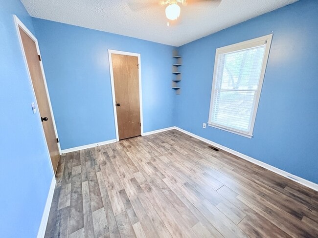 Building Photo - 127 Cedar Creek Cir