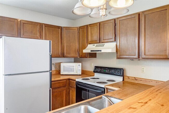 Interior Photo - 2562 Astrozon Circle