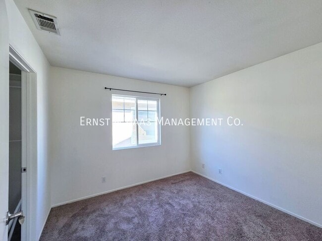 Building Photo - 2931 N Santa Fe Pl