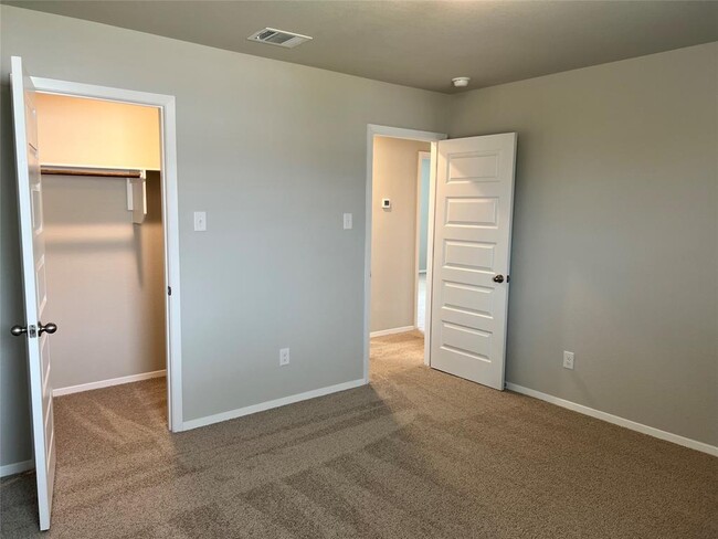 Building Photo - 229 Tall Grass Dr