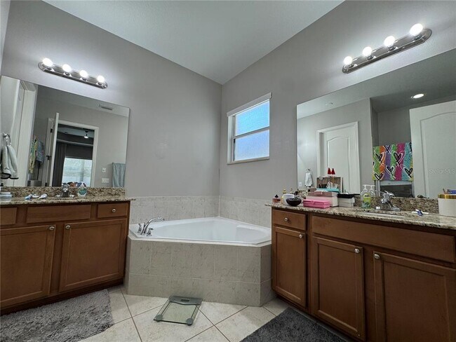 Building Photo - 6811 Helmsley Cir