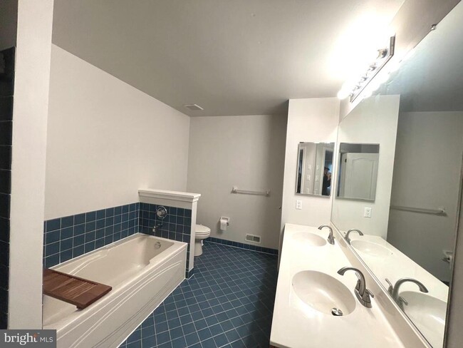 Building Photo - 1503 Liberty Ct