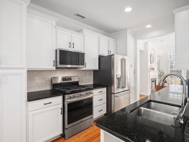 Building Photo - 2947 Imperial Oaks Dr
