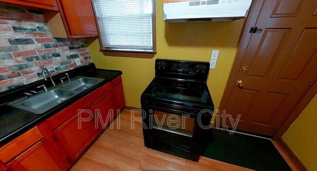 Building Photo - 237 E 21st St