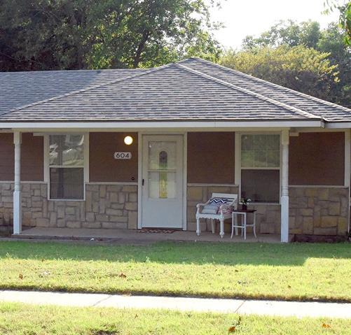 Building Photo - 604 S Maxey St