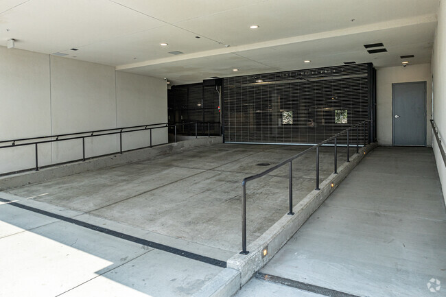 Building Photo - Whittier Place II