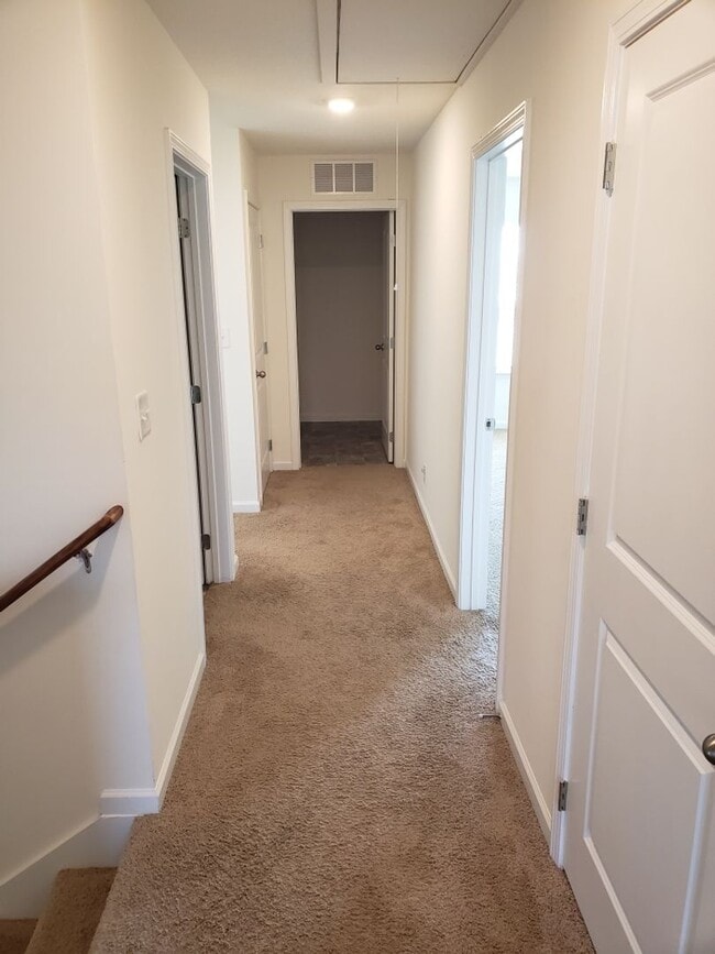 Building Photo - 3 Bedroom / 2.5 Bath Home Kingsport TN - Over 2100 Sq Foot!