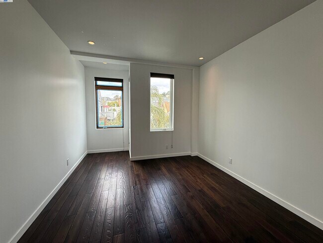 Building Photo - 317 Cortland Ave