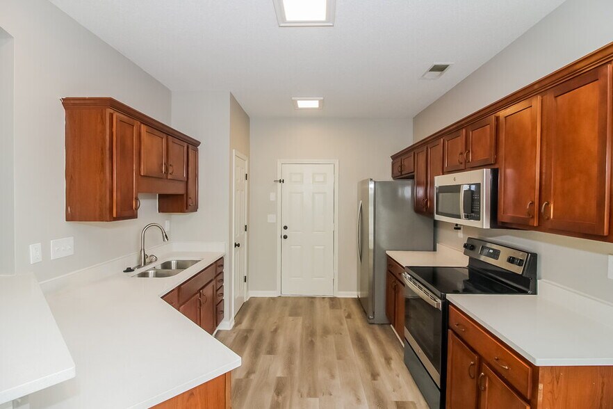 Building Photo - 4860 Stirrup Dr