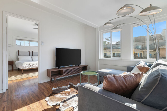 View of living room from entrance - 504 Pacific Ave