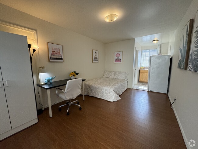 Building Photo - 1170 W 37th St