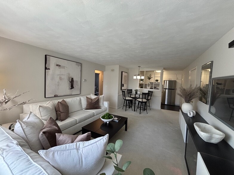 Building Photo - Sovereign & Saxony Apartments